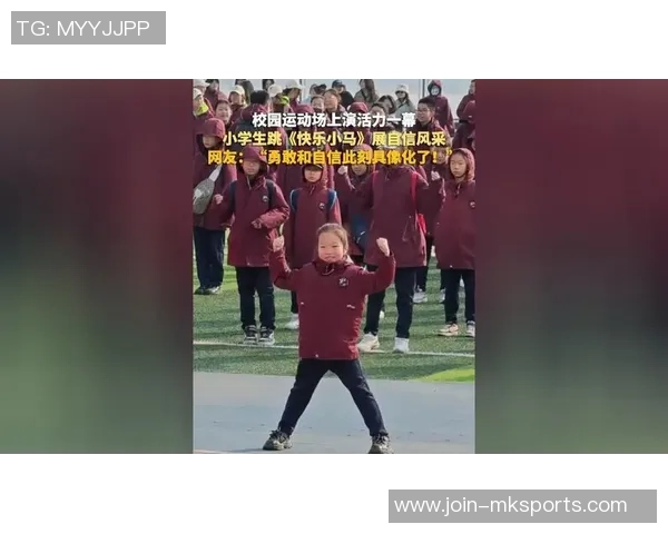 小女孩足球服的时尚选择与运动魅力展现青春活力与自信风采