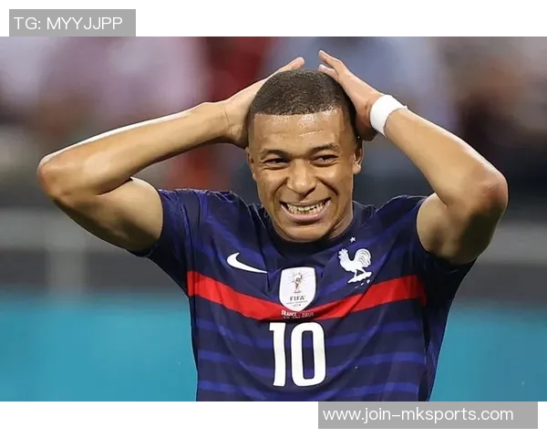 张云龙在绿茵场上挥洒汗水尽显足球魅力的精彩瞬间 张云龙在绿茵场上挥洒汗水尽显足球魅力的精彩瞬间